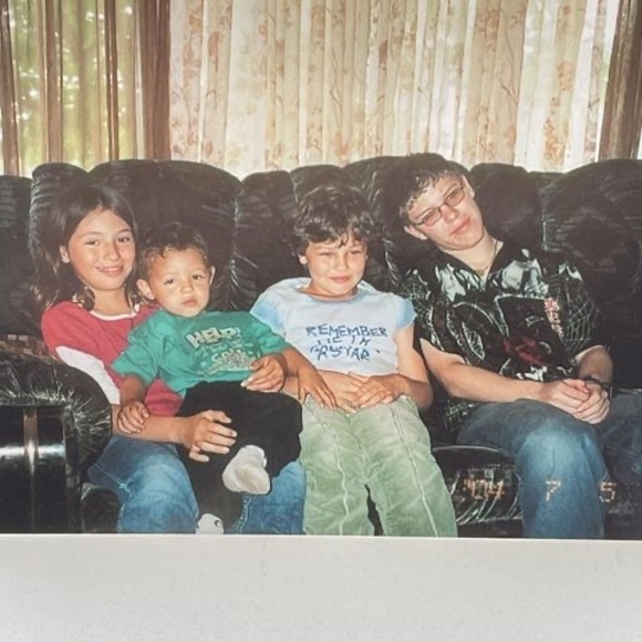 Meet your Posher, R laura - Picture 1 of 1